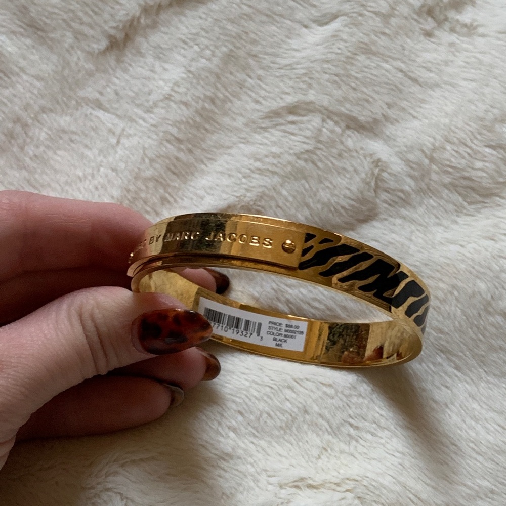 Marc Jacobs zebra bangle